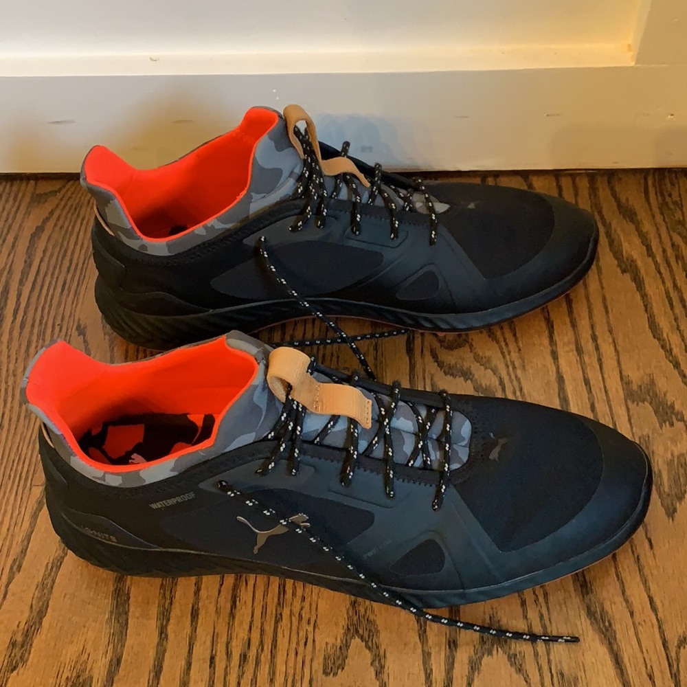 Lightly Used Puma Golf Shoes - men’s size 11.5